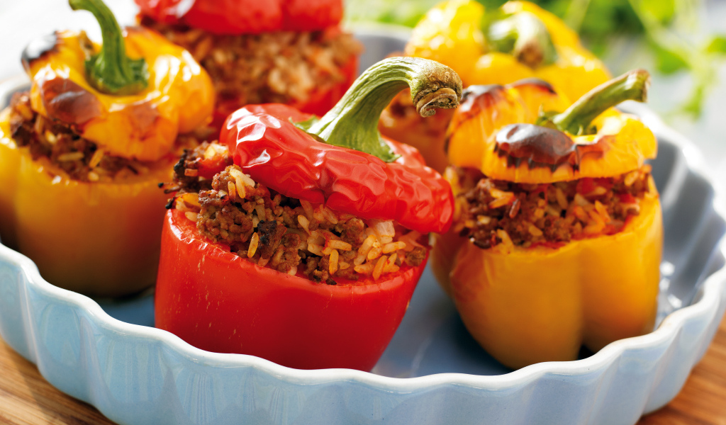 Аппетитный начиненный сладкий перец к обеду