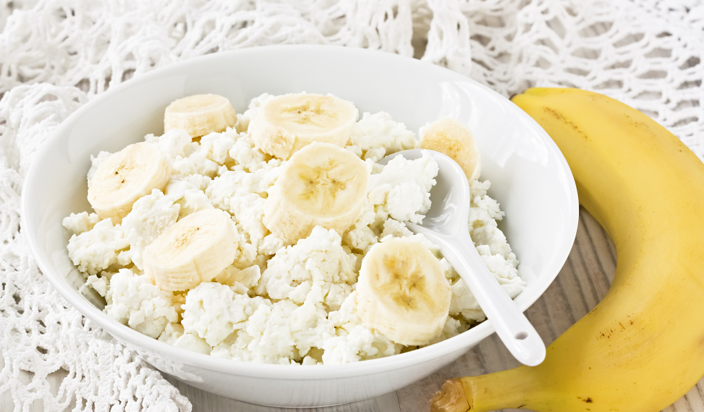 Творог с бананами на завтрак 