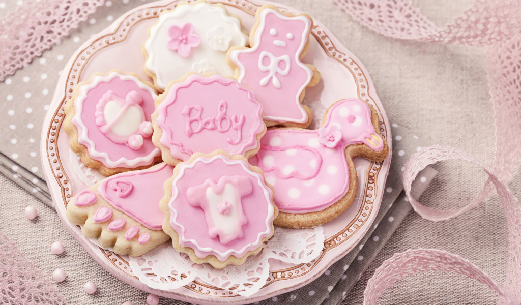 Красивое  праздничное печенье с розовой глазурью  