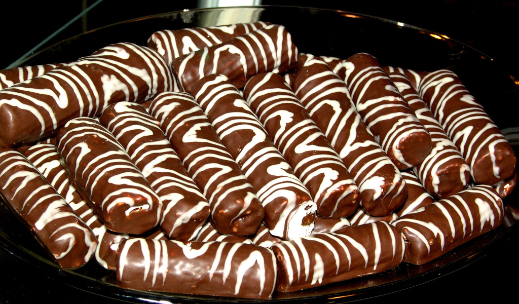 Кондитерское изделие трубочки в шоколаде с кремом