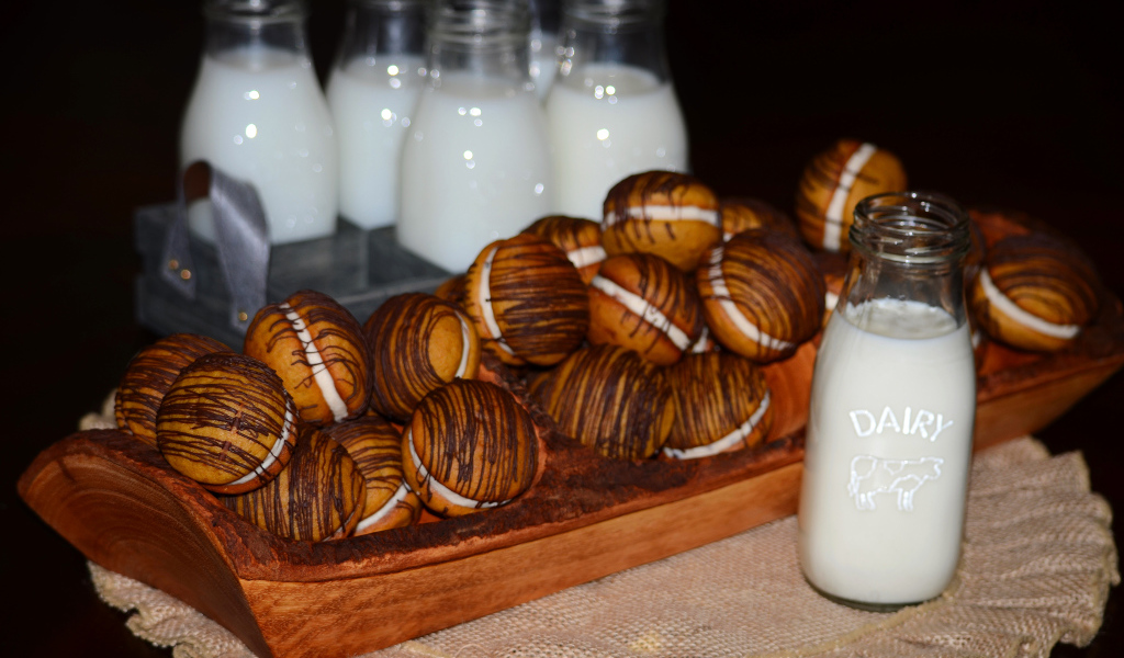 Вкусное круглое печенье с молоком 