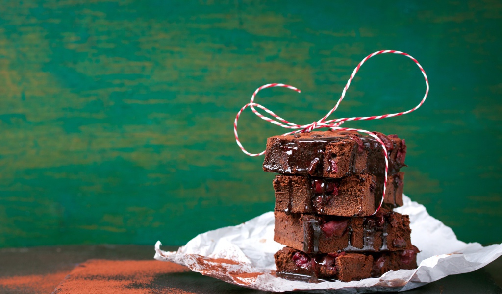 Аппетитное шоколадное пирожное брауни