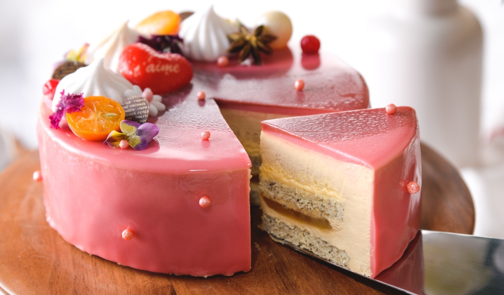 Аппетитный розовый торт 