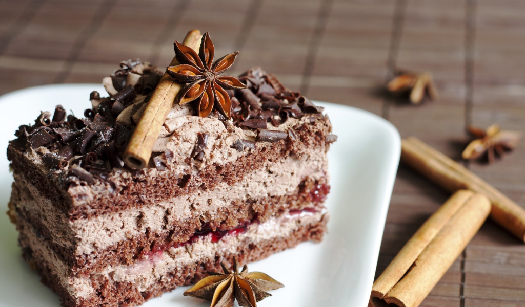 Пирожное с шоколадом, бадьяном и корицей