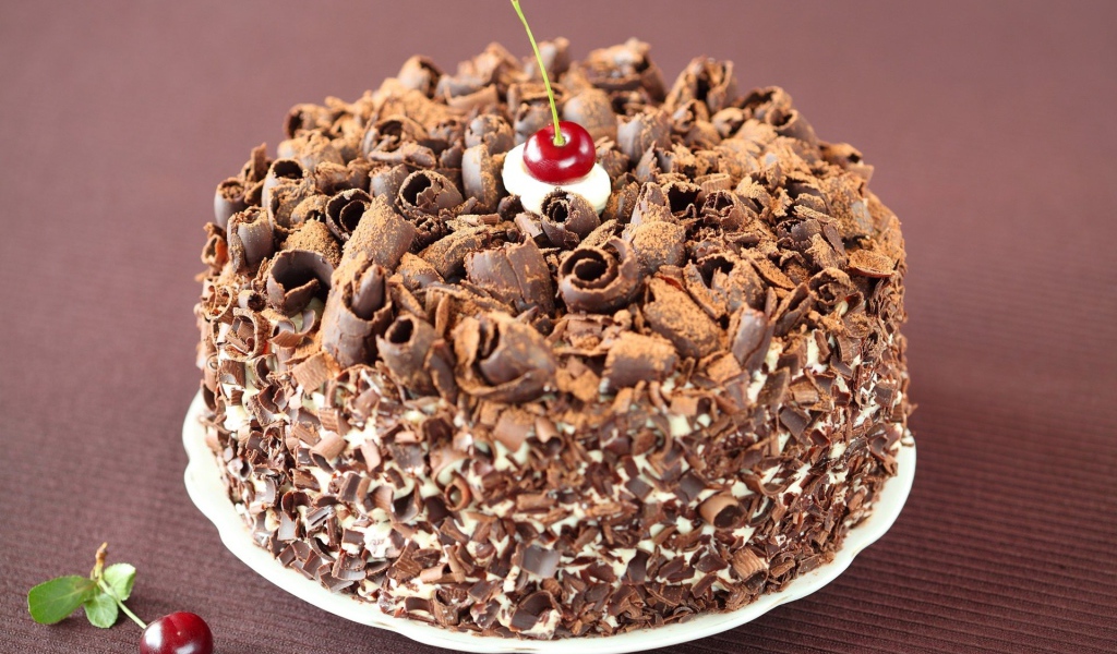 Торт в шоколадной стружке с вишнями 