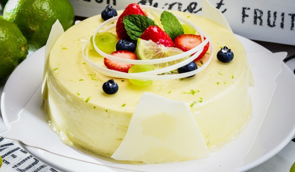 Лимонный торт со свежими фруктами 