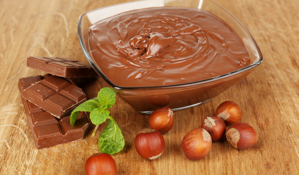 Молочный шоколад с лесными орехами