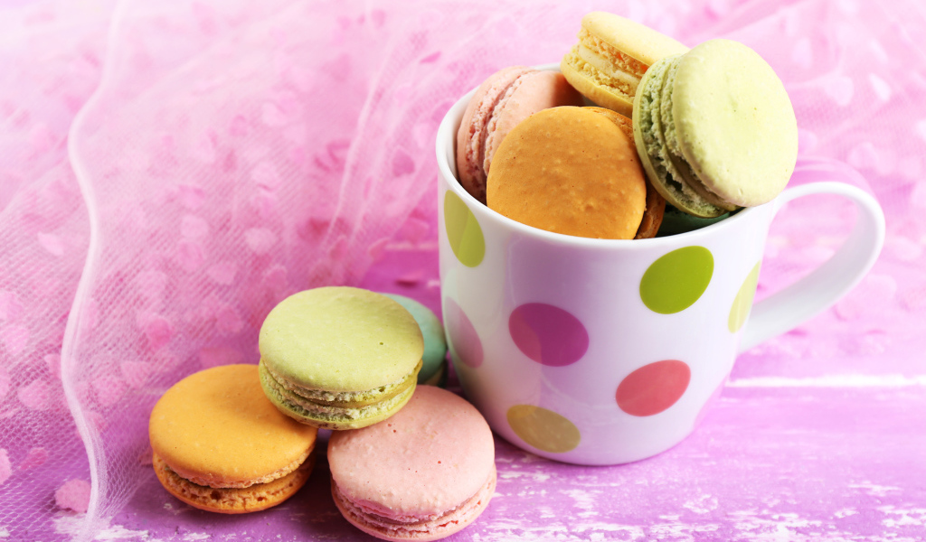 Разноцветное кондитерское изделие макарон 