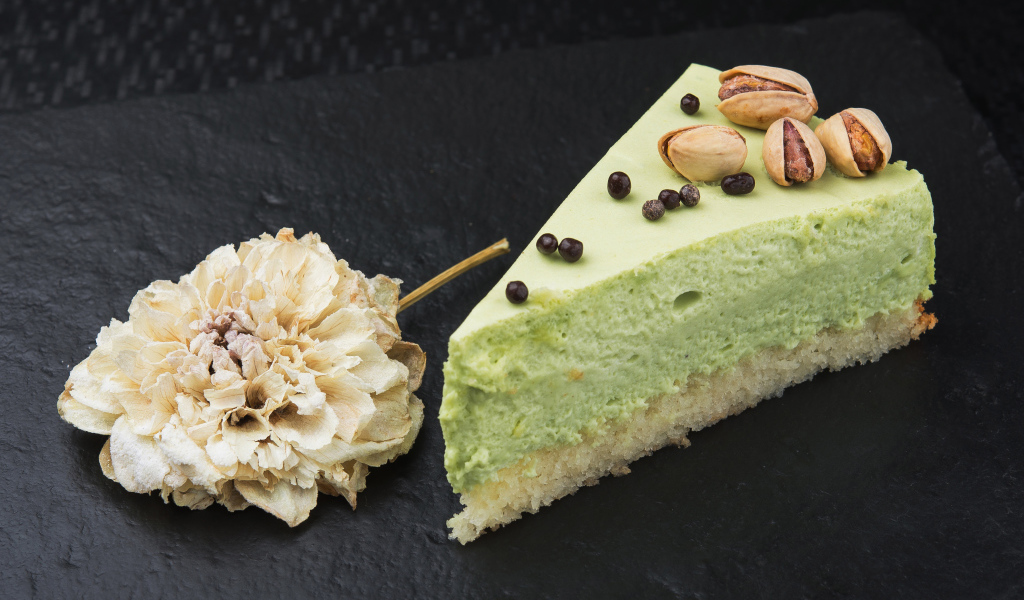 Фисташковый торт с орехами 