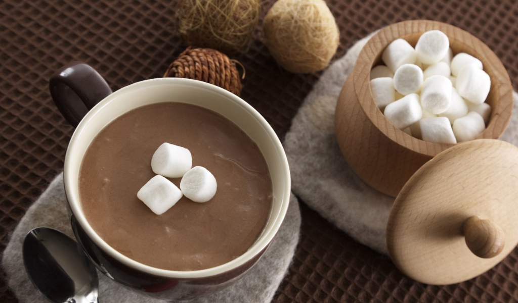 Чашка горячего шоколада с маршмеллоу 