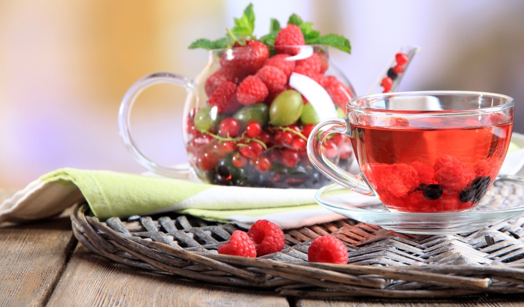 Ароматный фруктовый чай с малиной 