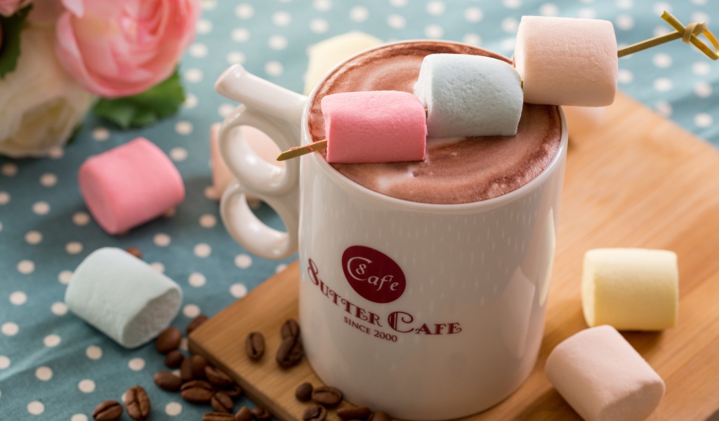 Горячий шоколад с кусочками маршмеллоу