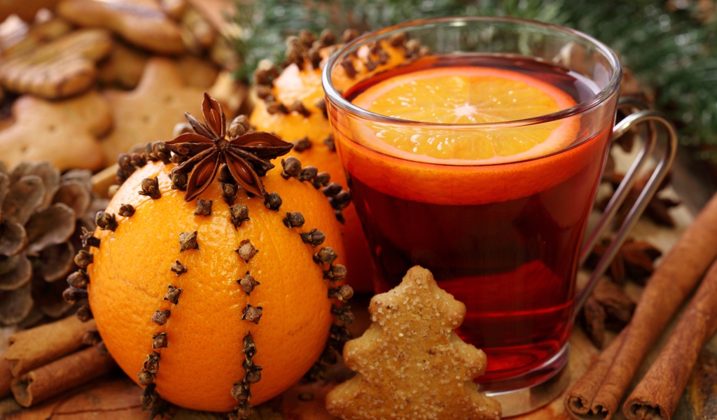 Горячий чай с лимоном, апельсином, корицей и печеньем