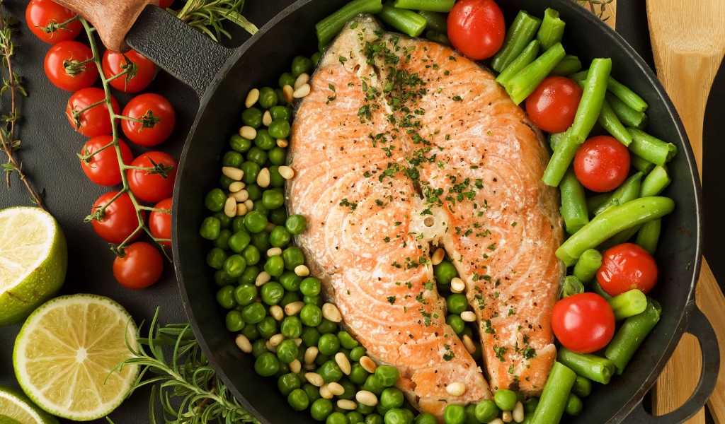 Кусочек запеченной рыбы с овощами 