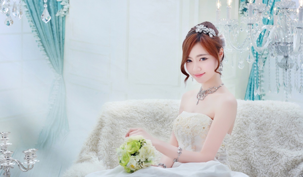Девушка азиатка в белом свадебном платье 