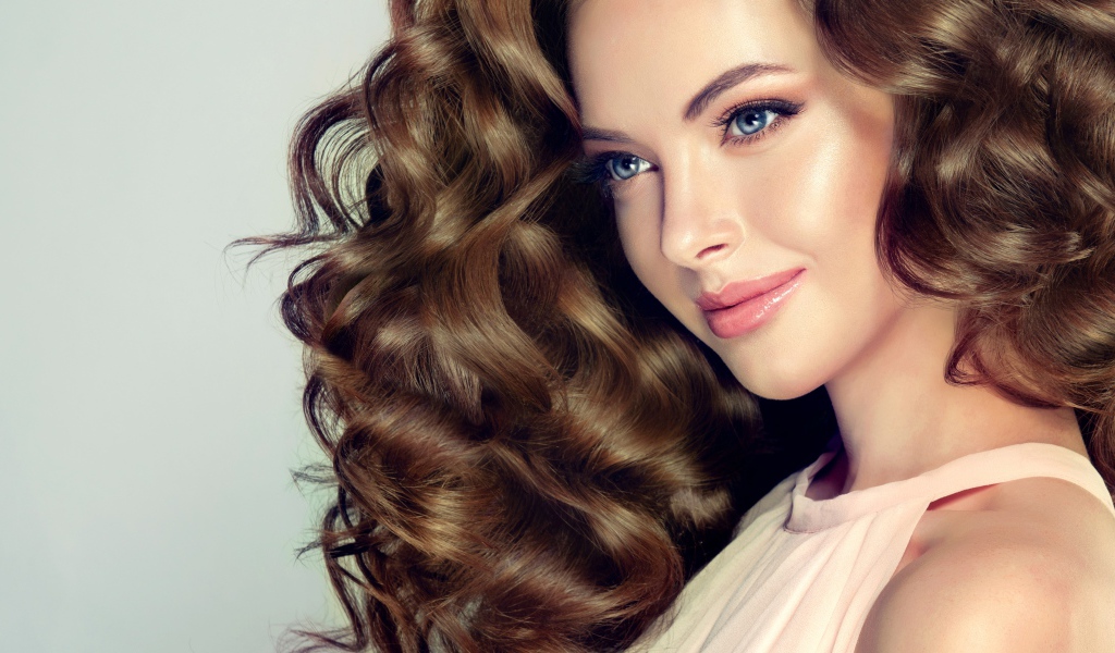 Нежная голубоглазая девушка модель