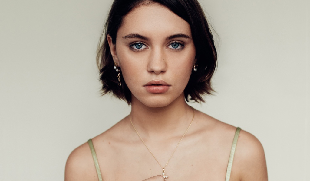 Красивая девушка, английская модель Айрис Лоу