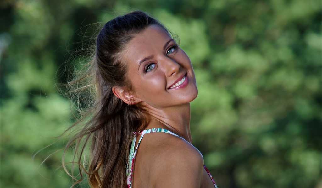 Красивая улыбающаяся девушка модель Sybil A