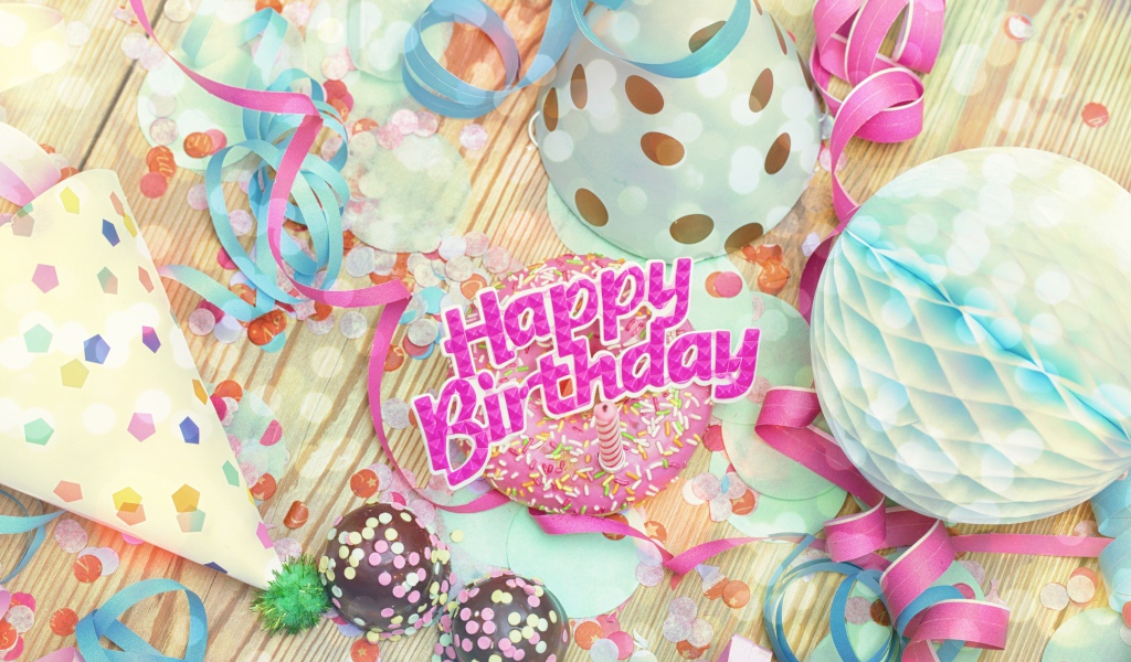 Праздничный кекс со свечкой на день рождения