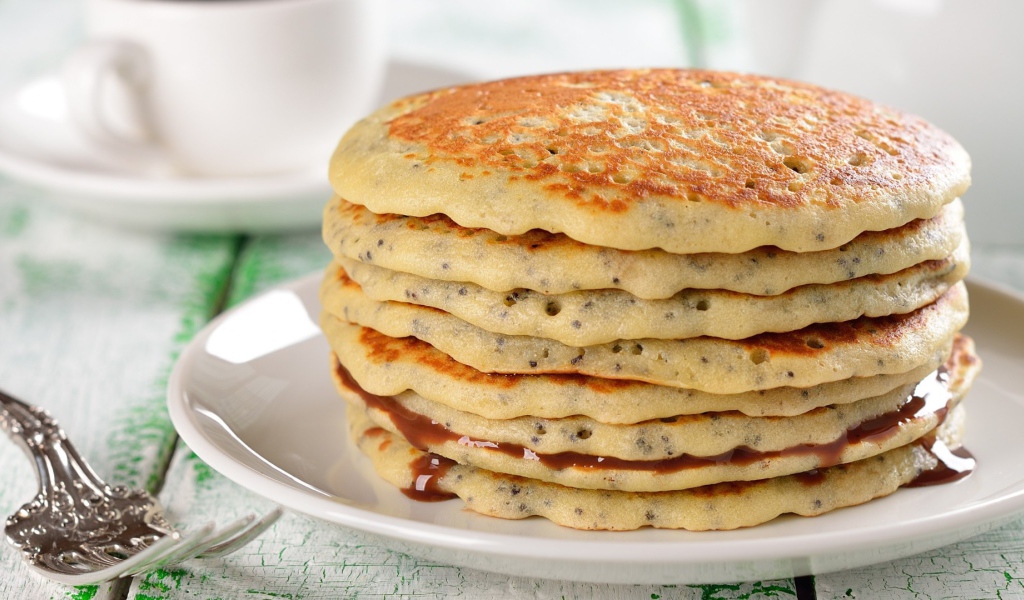 Стопка аппетитных блинов на Масленицу 