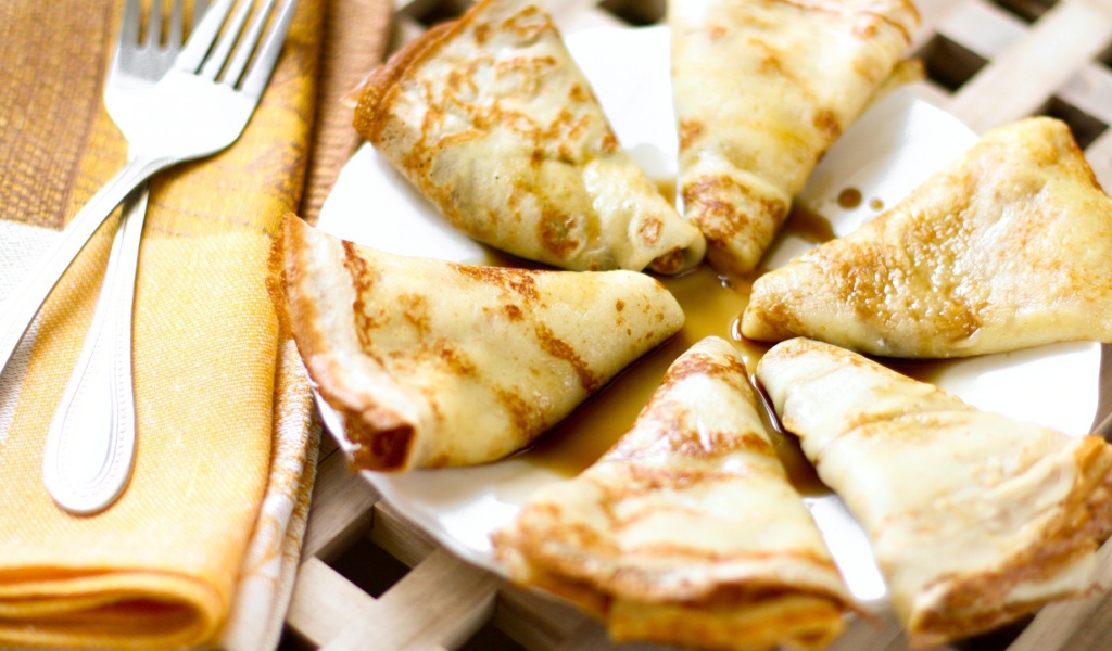 Аппетитные блины с медом на Масленицу 