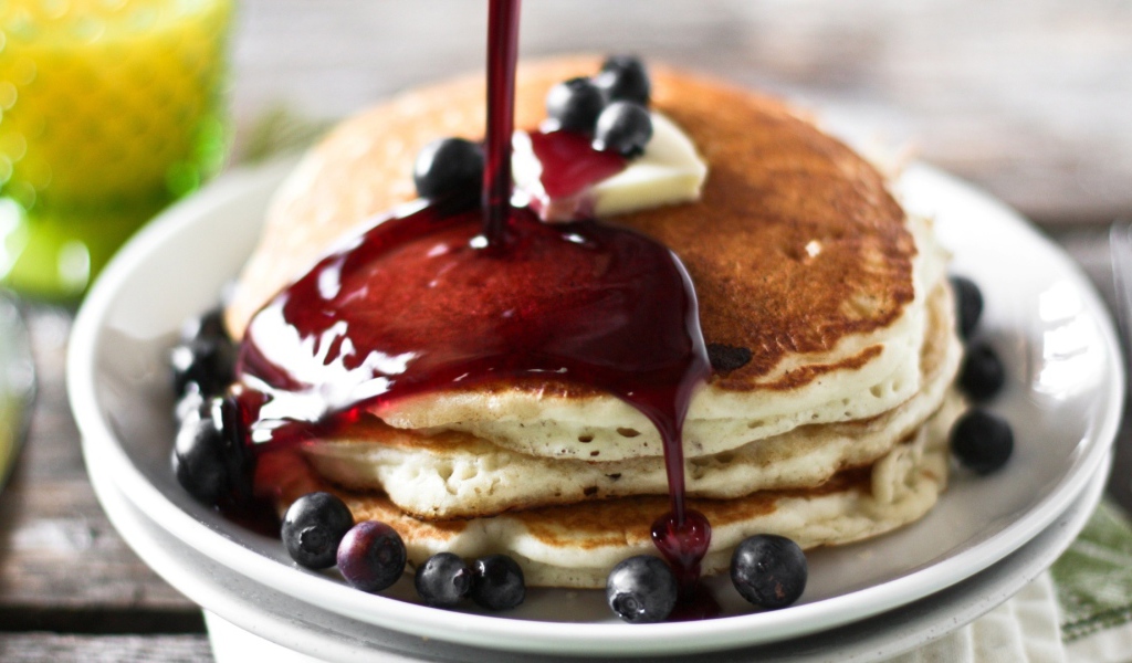 Блинчики с черничным джемом на Масленицу 