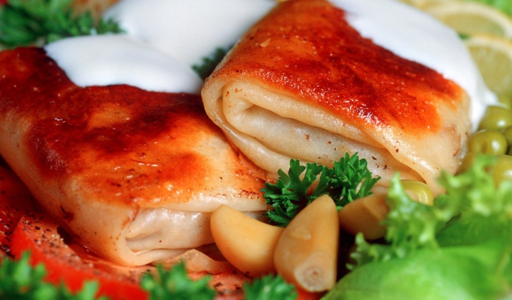 Блинчики с мясом и сметаной на Масленицу 