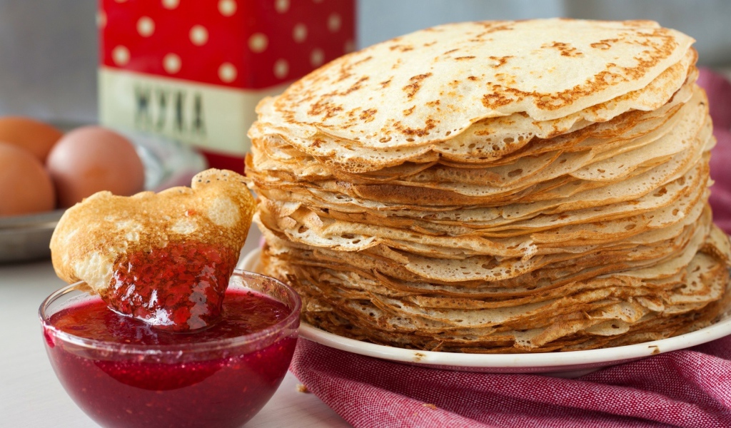 Тонкие блины с джемом на Масленицу 2017 
