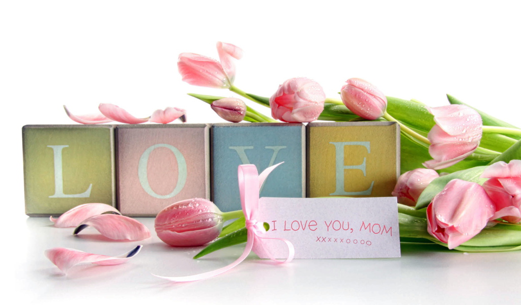 Букет нежных тюльпанов и признание в любви маме на 8 Марта 