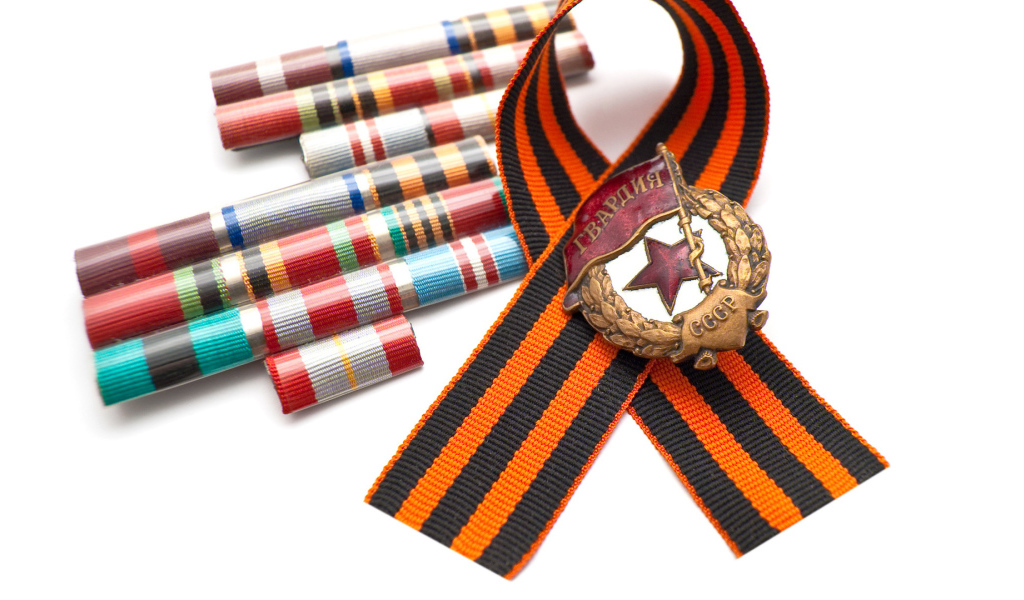 Нагрудный знак Гвардия и георгиевская лента к 9 мая 
