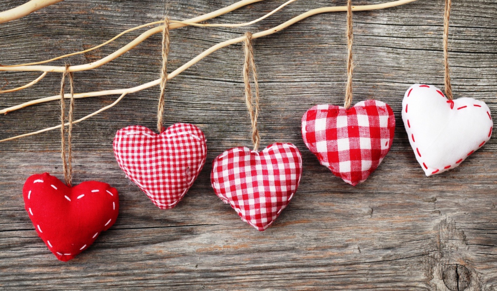 Красивые сердечки из ткани 