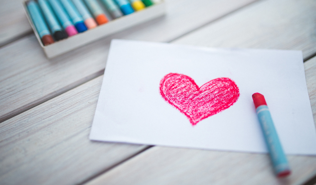 Нарисованное красное сердце