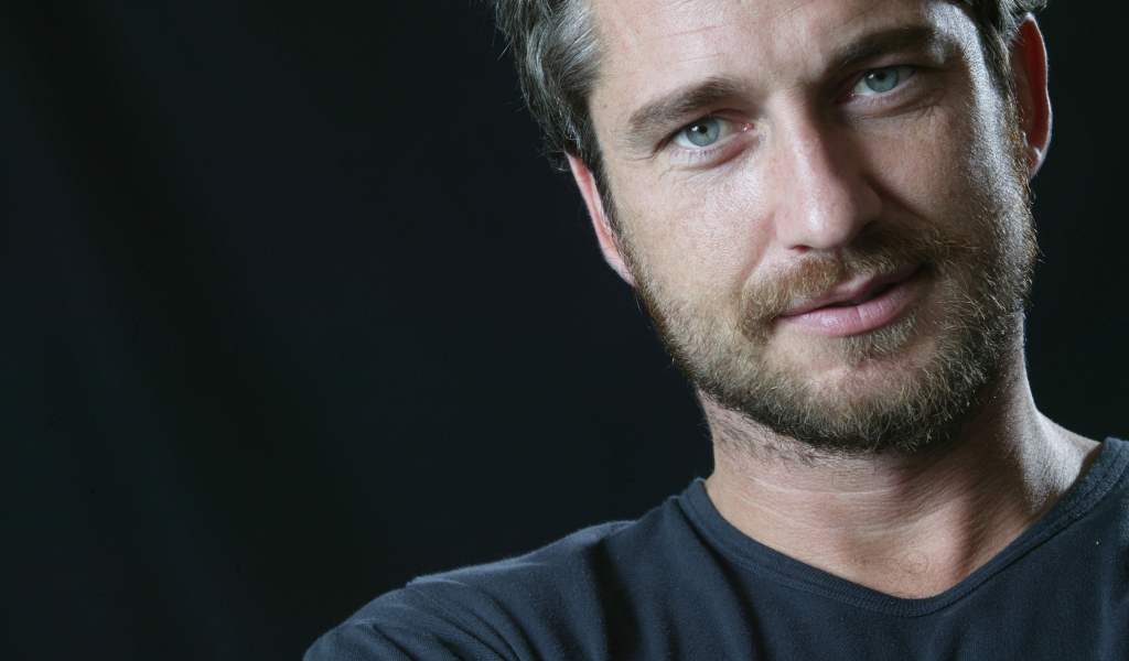 Красивый молодой актер Джерард Батлер