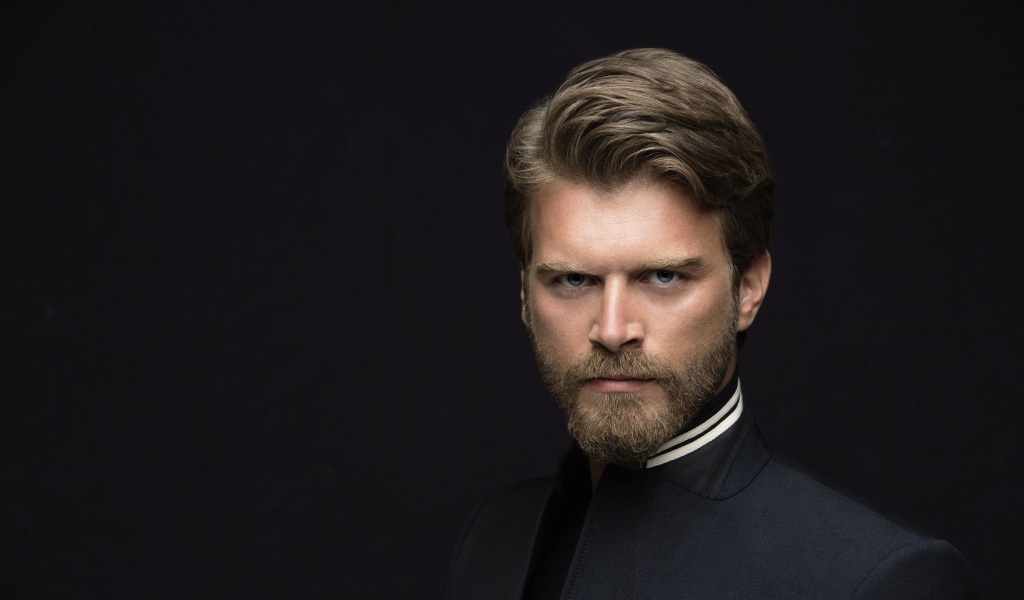 Голубоглазый турецкий актер Кыванч Татлытуг