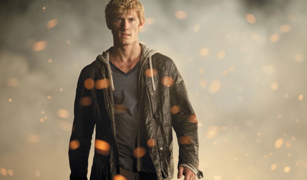 Популярный молодой актер Алекс Петтифер