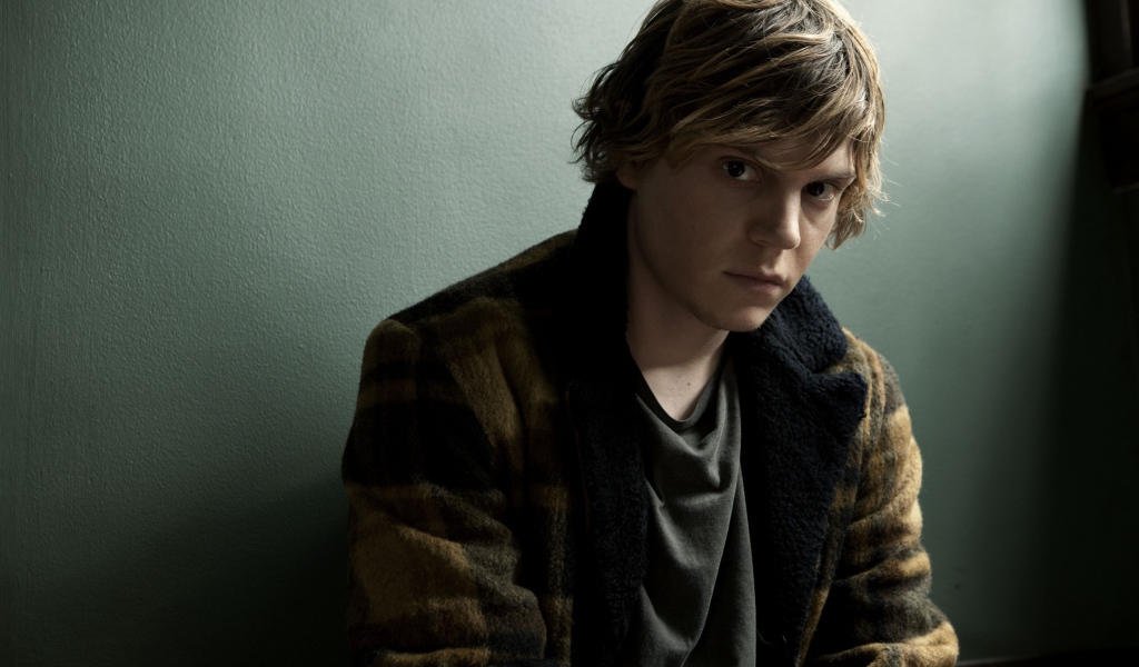 Молодой американский актер Эван Питерс