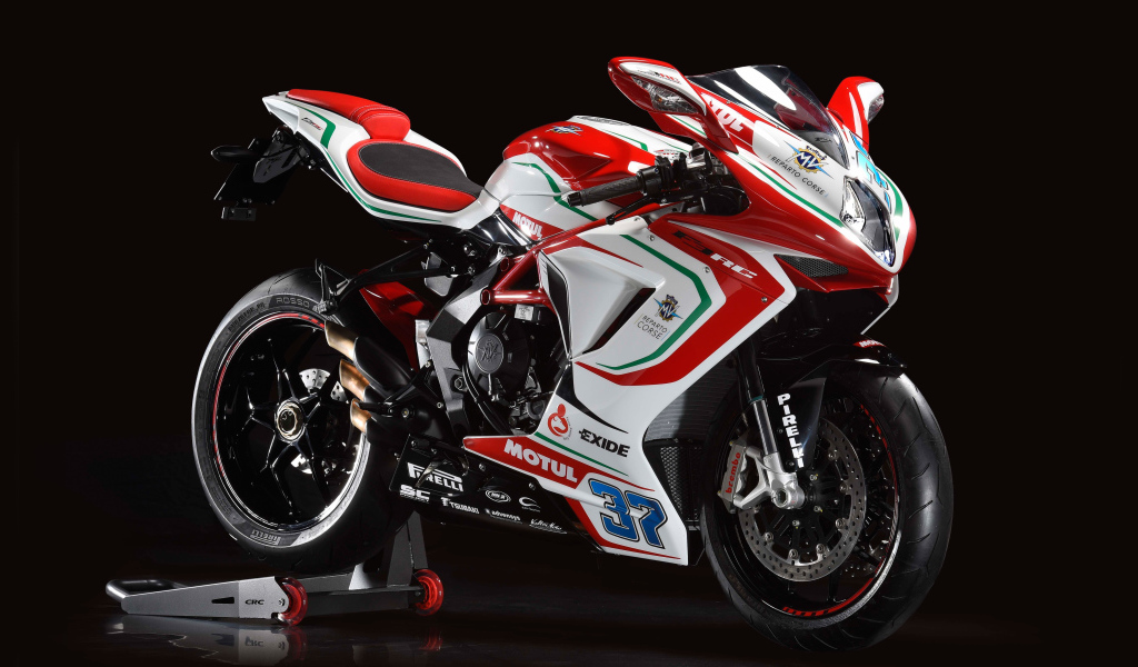 Мотоцикл Agusta F3 800 RC, 2017 на черном фоне