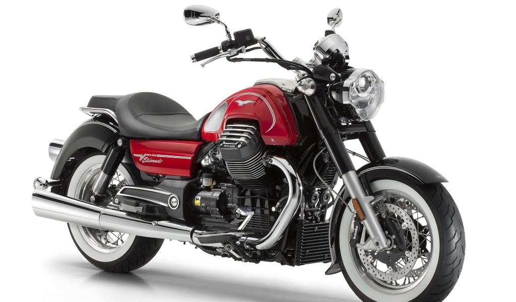 Мотоцикл Guzzi Eldorado на белом фоне