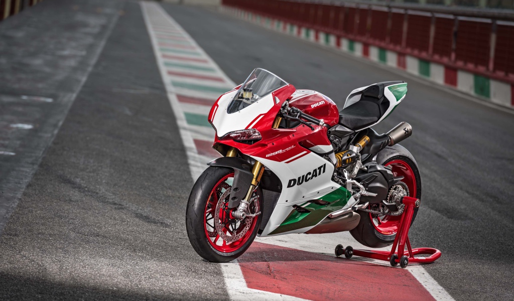 Красный мотоцикл Ducati 1299 Panigale R, 2017