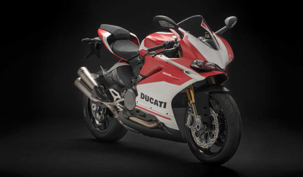 Красный мотоцикл  Ducati 959 Panigale Corse, 2018 на черном фоне