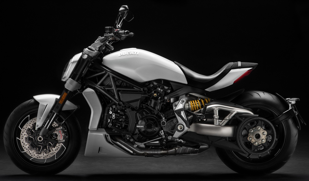 Стильный мотоцикл Ducati XDiavel S, 2018 вид сбоку