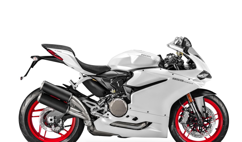Супербайк Ducati 959 Panigale на белом фоне