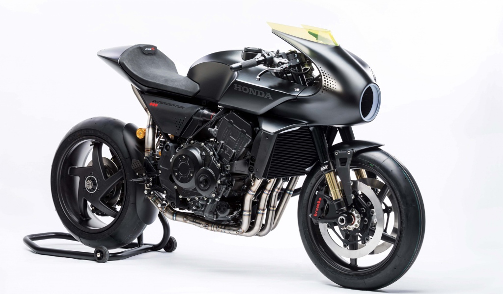 Черный мотоцикл Honda CB4 Interceptor на белом фоне