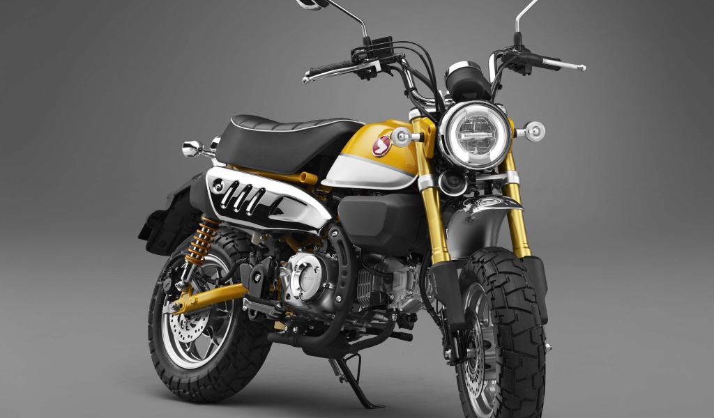 Мотоцикл Honda Monkey 125, 2017 на сером фоне