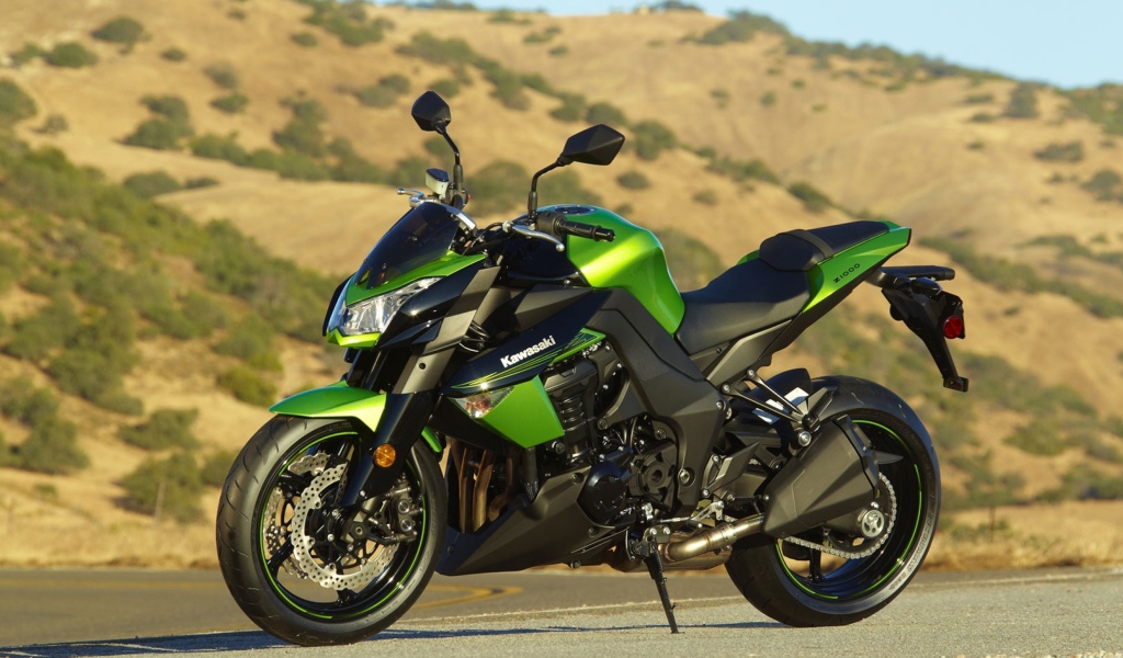 Стильный зеленый мотоцикл Kawasaki z1000 