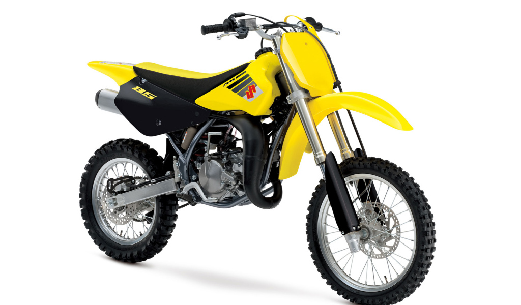 Желтый мотоцикл Suzuki RM85 