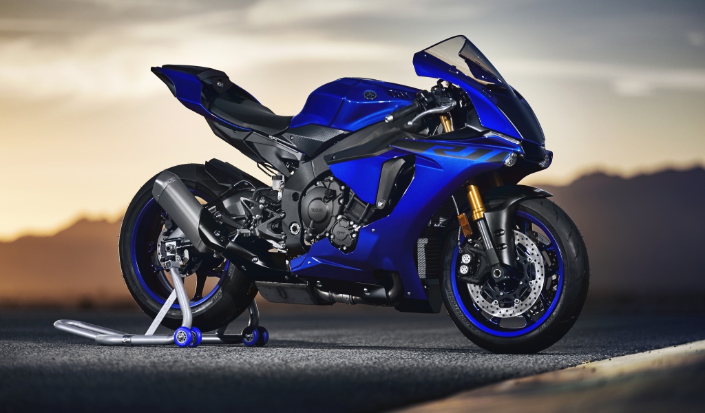 Синий мотоцикл Yamaha YZF-R1, 2018
