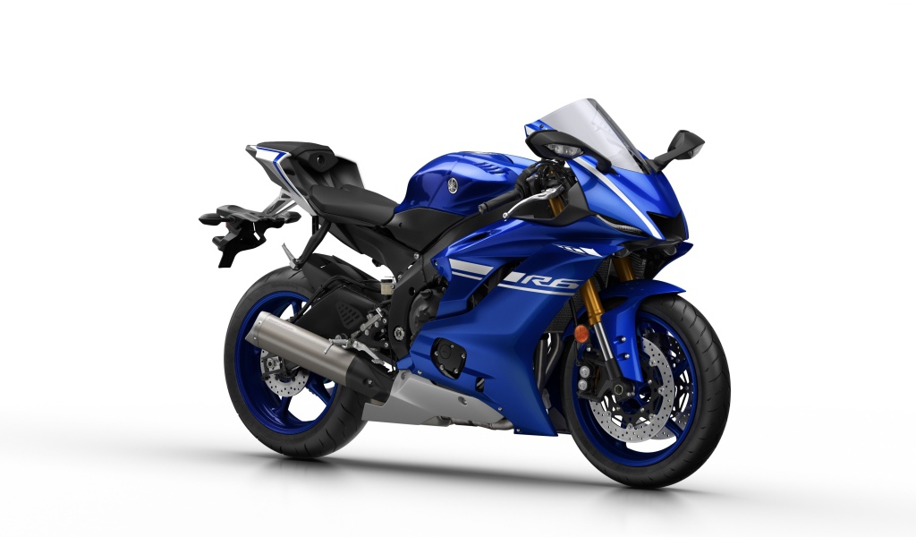 Синий мотоцикл Yamaha YZF-R6, 2017 на белом фоне