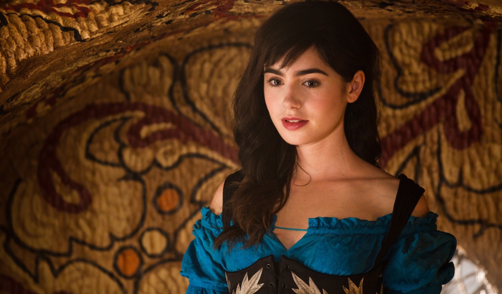 Актриса Лили Коллинз в фильме Белоснежка Месть гномов 