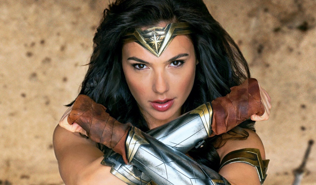 Актриса Галь Гадот в фильме Чудо- женщина 2017 